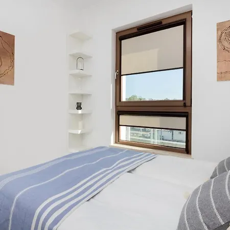 Modern With Balcony By Renters 公寓 *