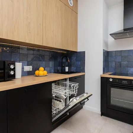Modern With Balcony By Renters 公寓 *