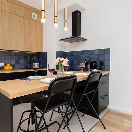 Modern With Balcony By Renters * 格但斯克